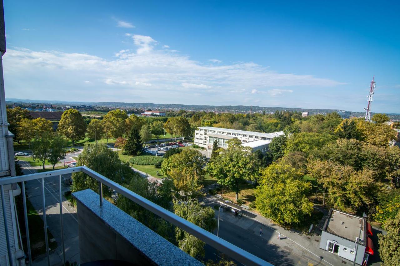 Sky Apartment Slavonski Brod Bagian luar foto